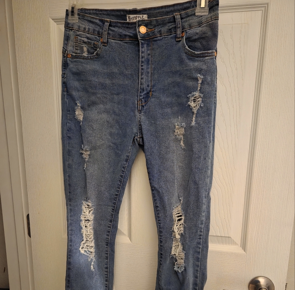 Nwot Distressed Stretchy Skinny Medium Wash Blue Jeans Size 7